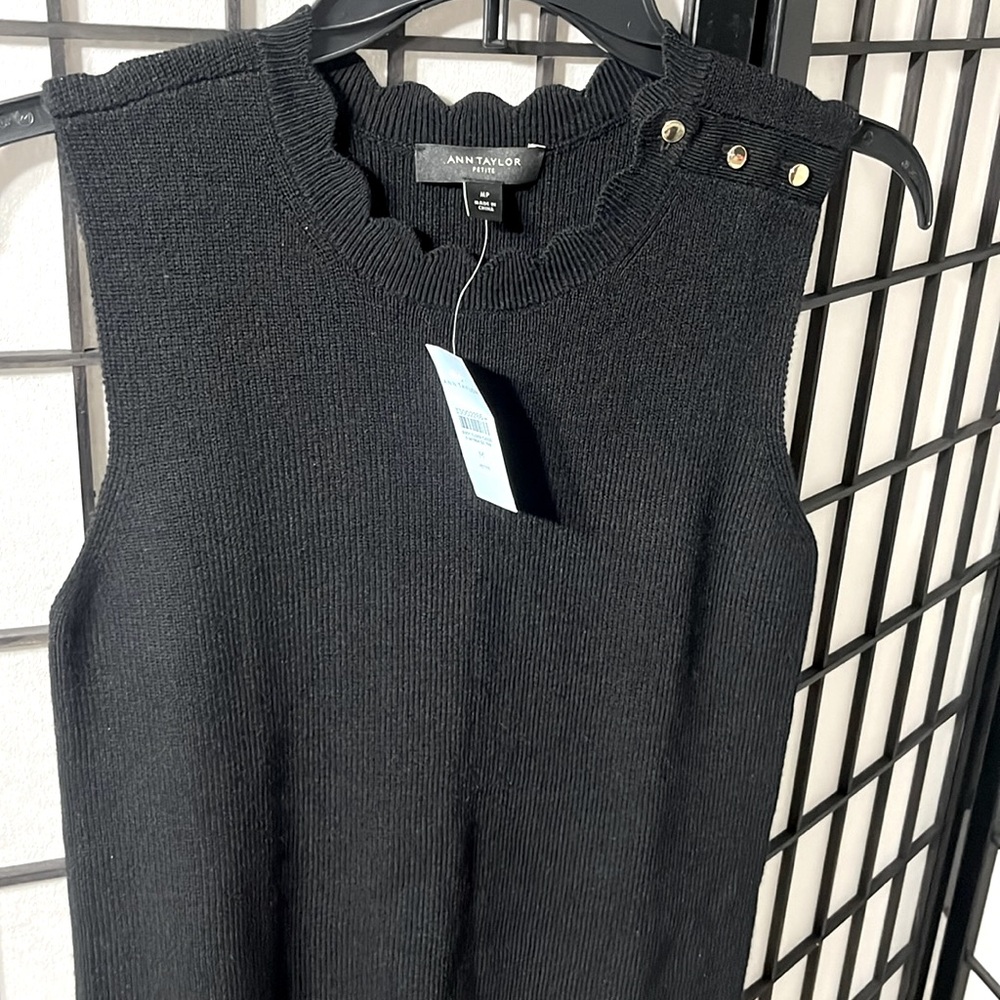 Ann Taylor Black Scalloped Sweater Shell Sleeveless Pullover Size MP